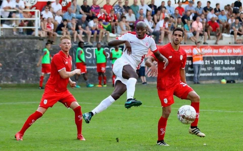 阿贾克斯欧冠征途：从荣耀到低谷的挣扎