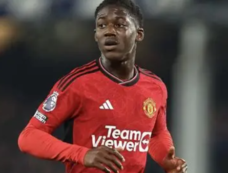 那不勒斯有意引援曼联小将梅努，转会前景受曼联态度左右